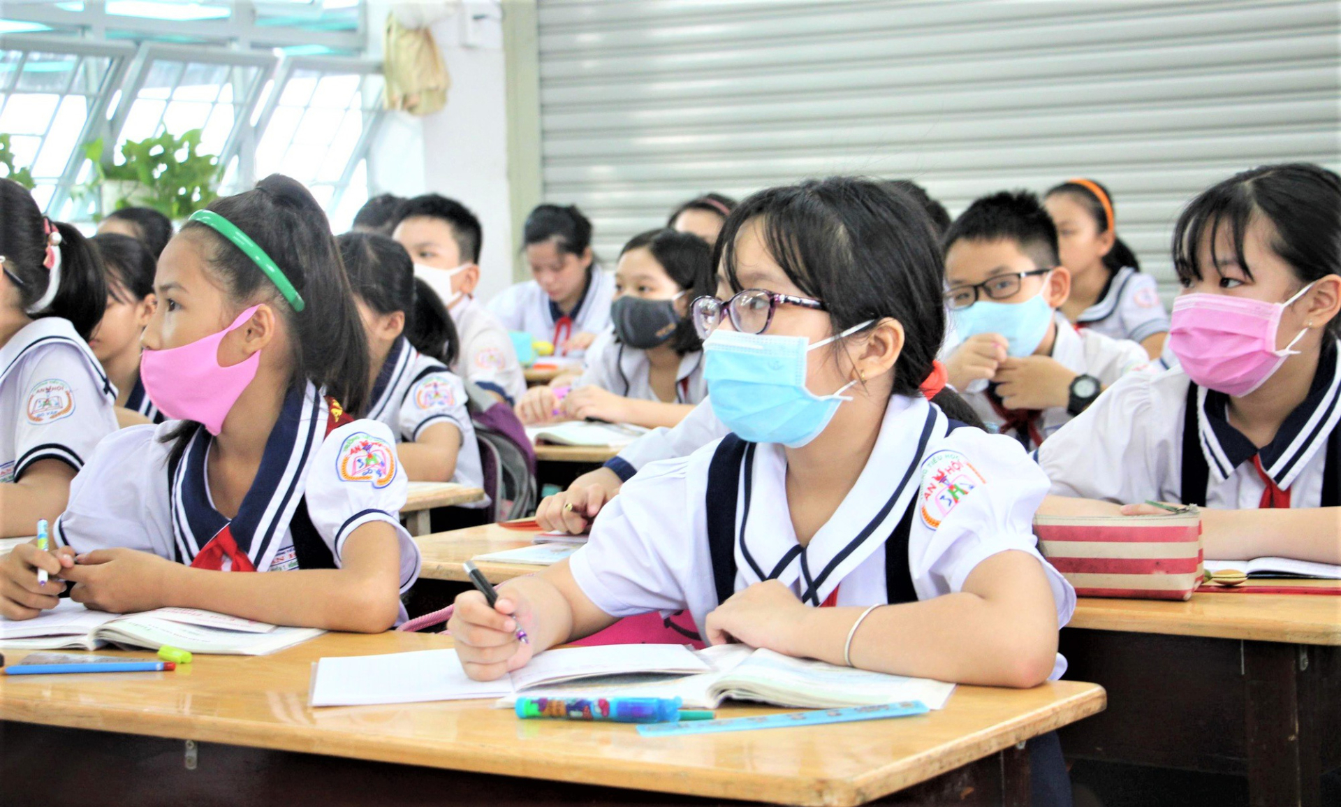 Hàng triệu học sinh Hà Nội vui mừng trở lại trường sau gần 1 năm