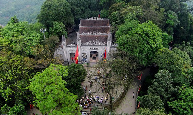 Thơ Nguyễn Văn Long: Bước lên kính lễ Vua Hùng