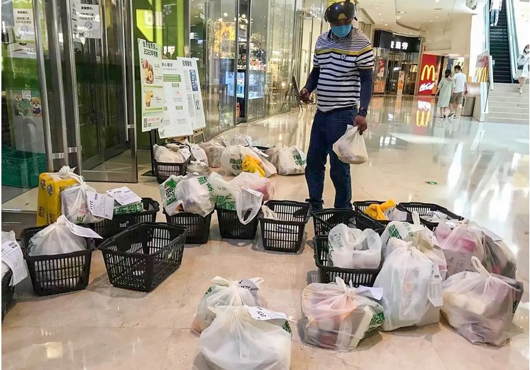 Thượng Hải thiếu thốn khi phong tỏa, dân Trung Quốc lo tích trữ thực phẩm
