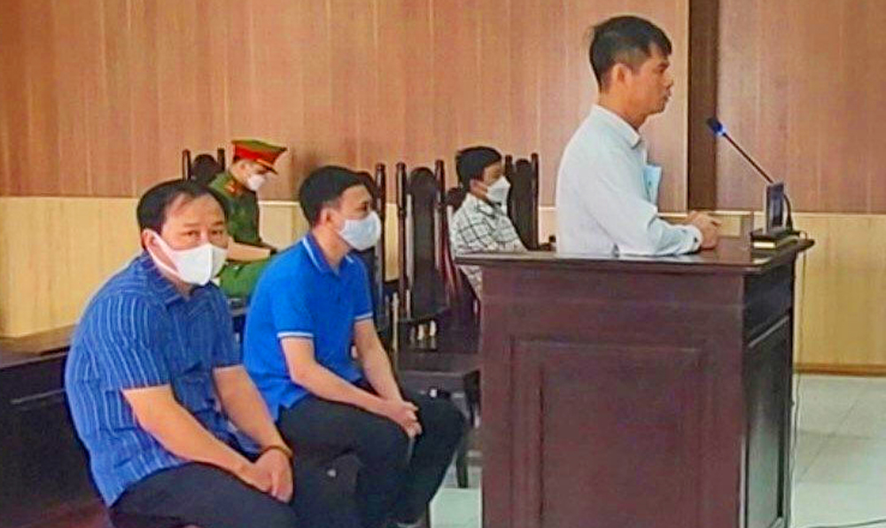 Kế toán trường THPT và 2 nhân viên kho bạc đi tù vì tham ô tiền tỉ