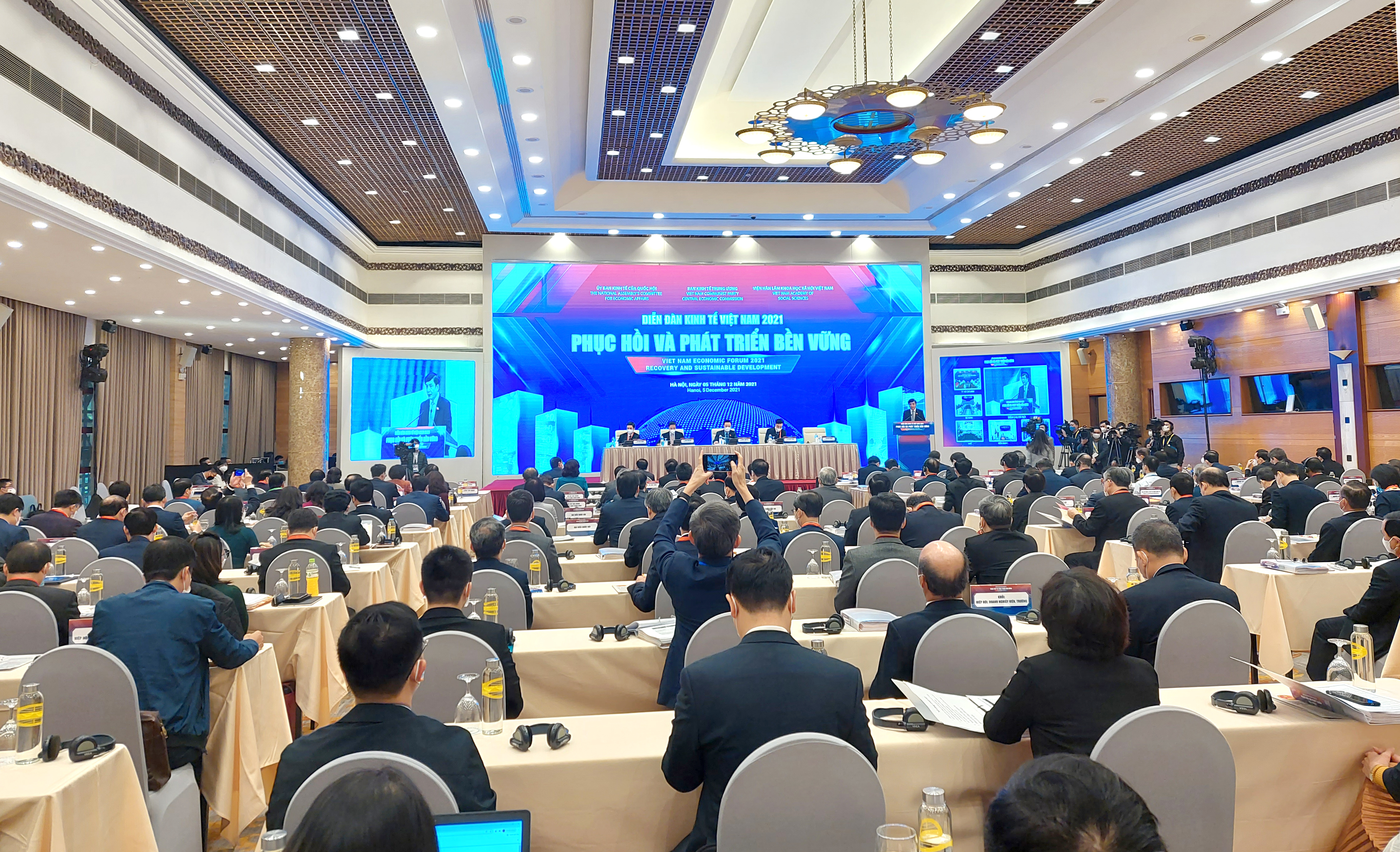Chính phủ phối hợp với Ban Kinh tế Trung ương tổ chức Diễn đàn Kinh tế Việt Nam 2022