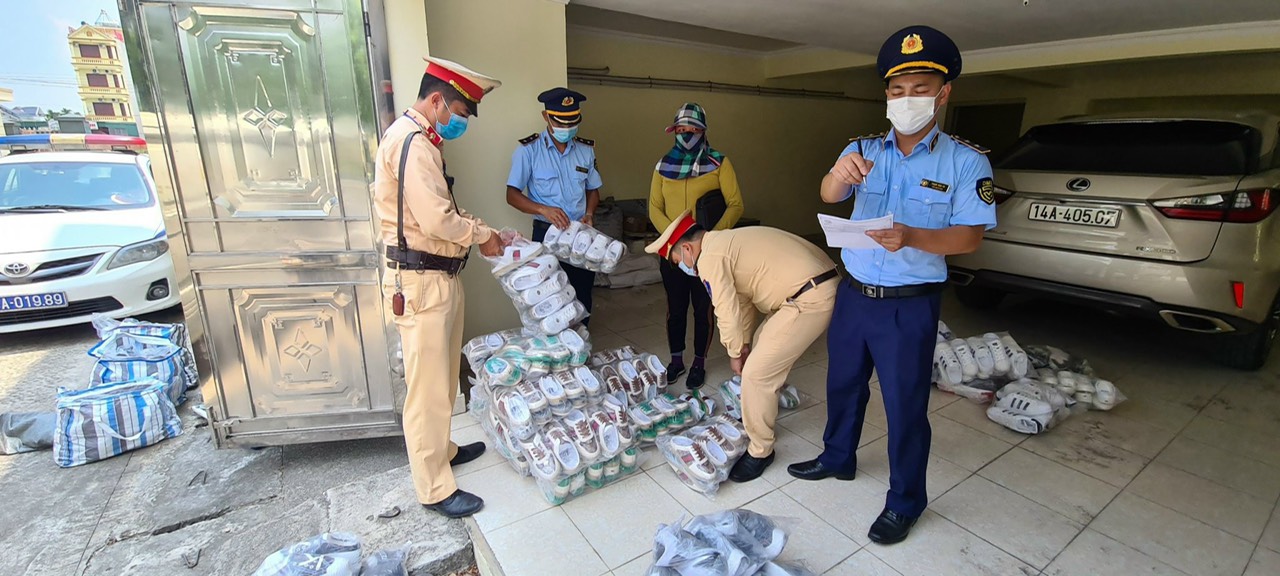 Liên tiếp phát hiện vụ vận chuyển hàng hóa không rõ nguồn gốc xuất xứ
