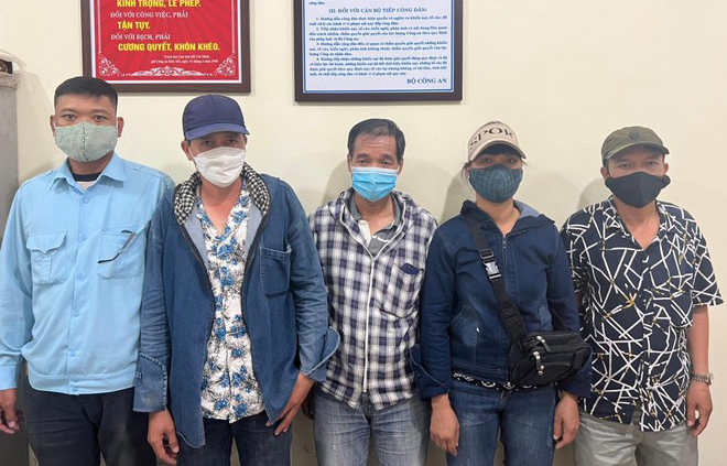 Làm rõ hành vi “cò mồi” tại cổng bệnh viện của nhóm 5 đối tượng