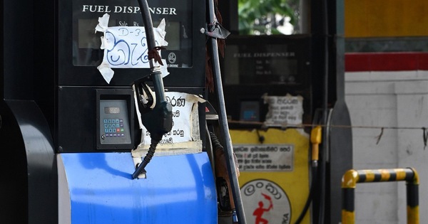 Sri Lanka tăng giá nhiên liệu để giải quyết khủng hoảng kinh tế