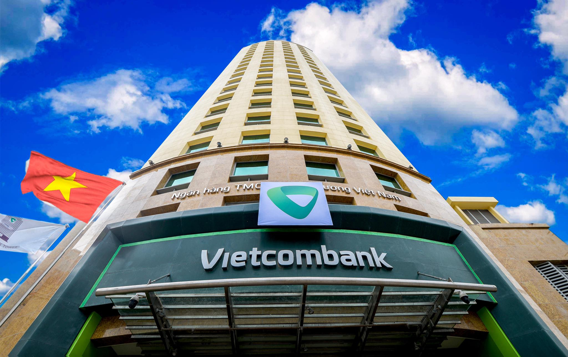 Cổ phiếu được khuyến nghị ngày 26/5: VCB, PET, FRT