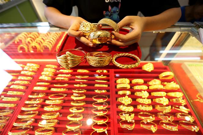 Giá vàng thế giới giảm, SJC bật tăng trở lại