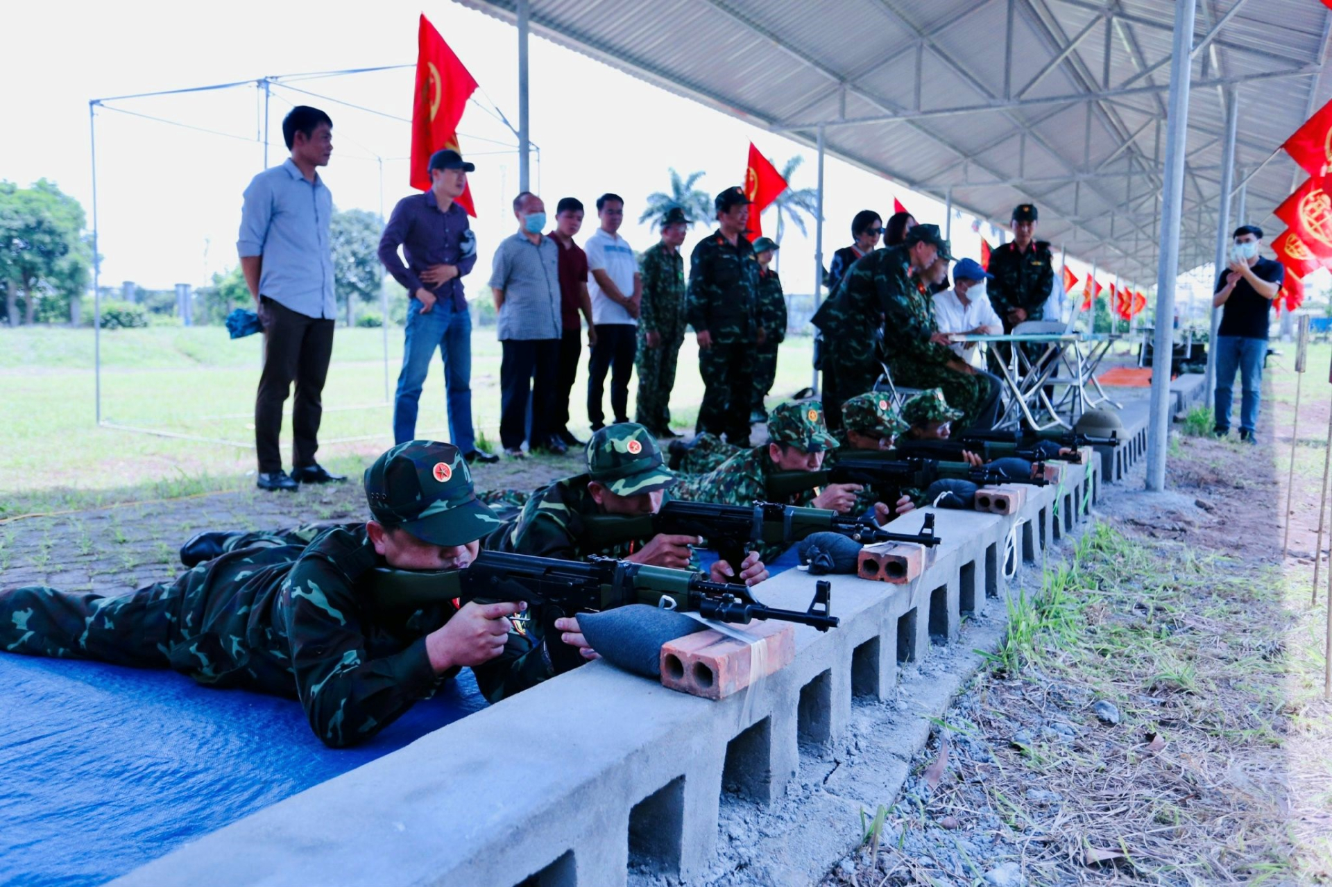 Khoa Giáo dục Quốc phòng An ninh trường Đại học Kinh doanh và Công nghệ Hà Nội nghiệm thu súng laze - TBS.19