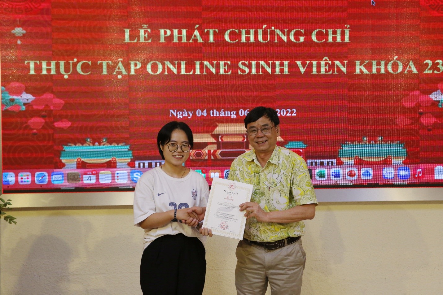 Lễ phát Chứng chỉ Thực tập online cho sinh viên K23 khoa Trung - Nhật