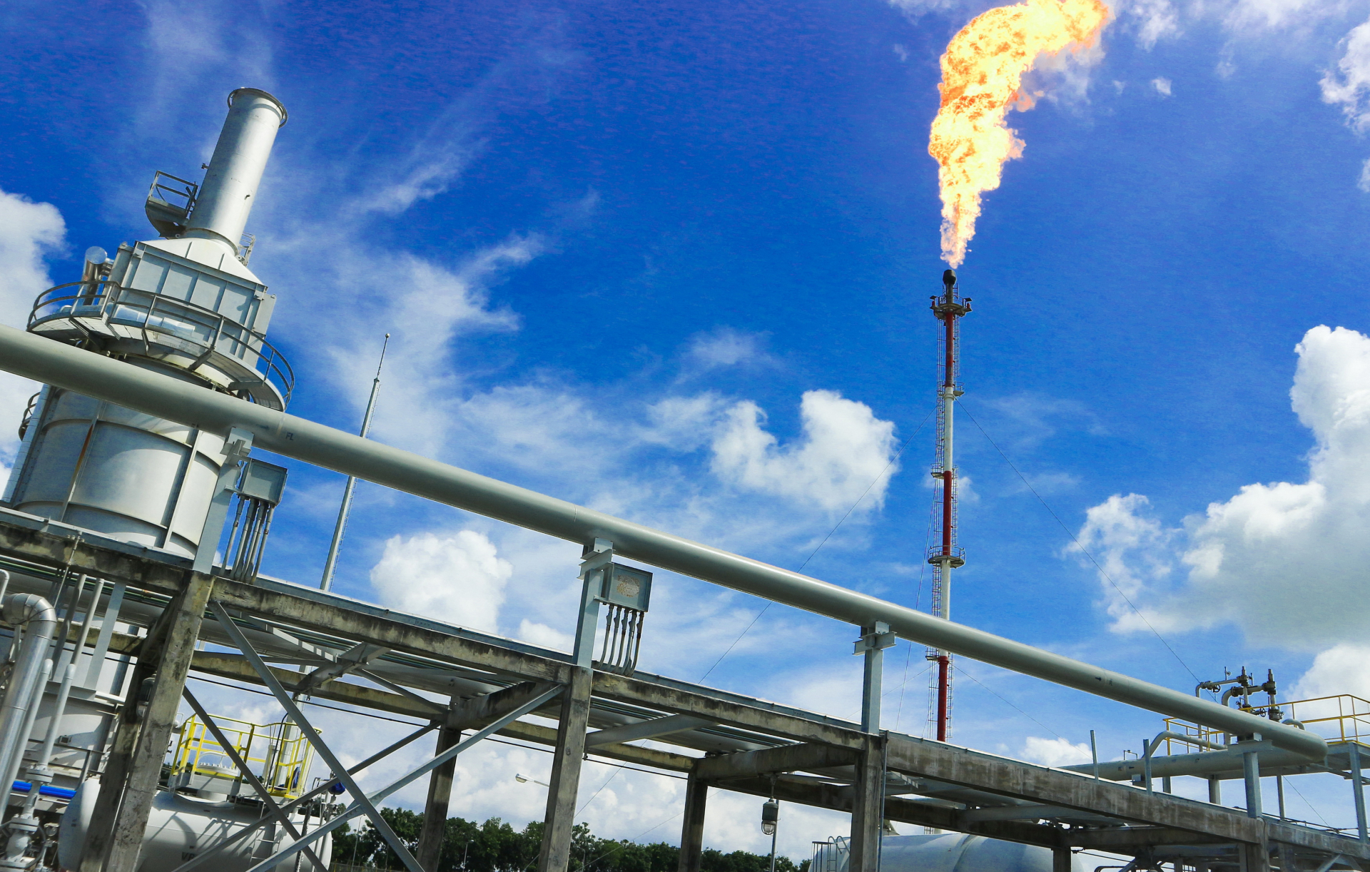 Cổ phiếu được khuyến nghị ngày 9/6: VHM, GAS, VEA