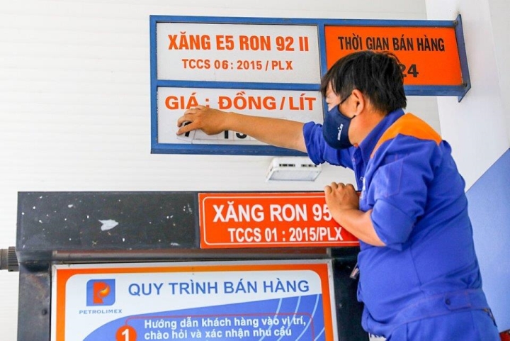 Bộ Công Thương đề xuất giảm thuế để kéo giảm giá xăng dầu