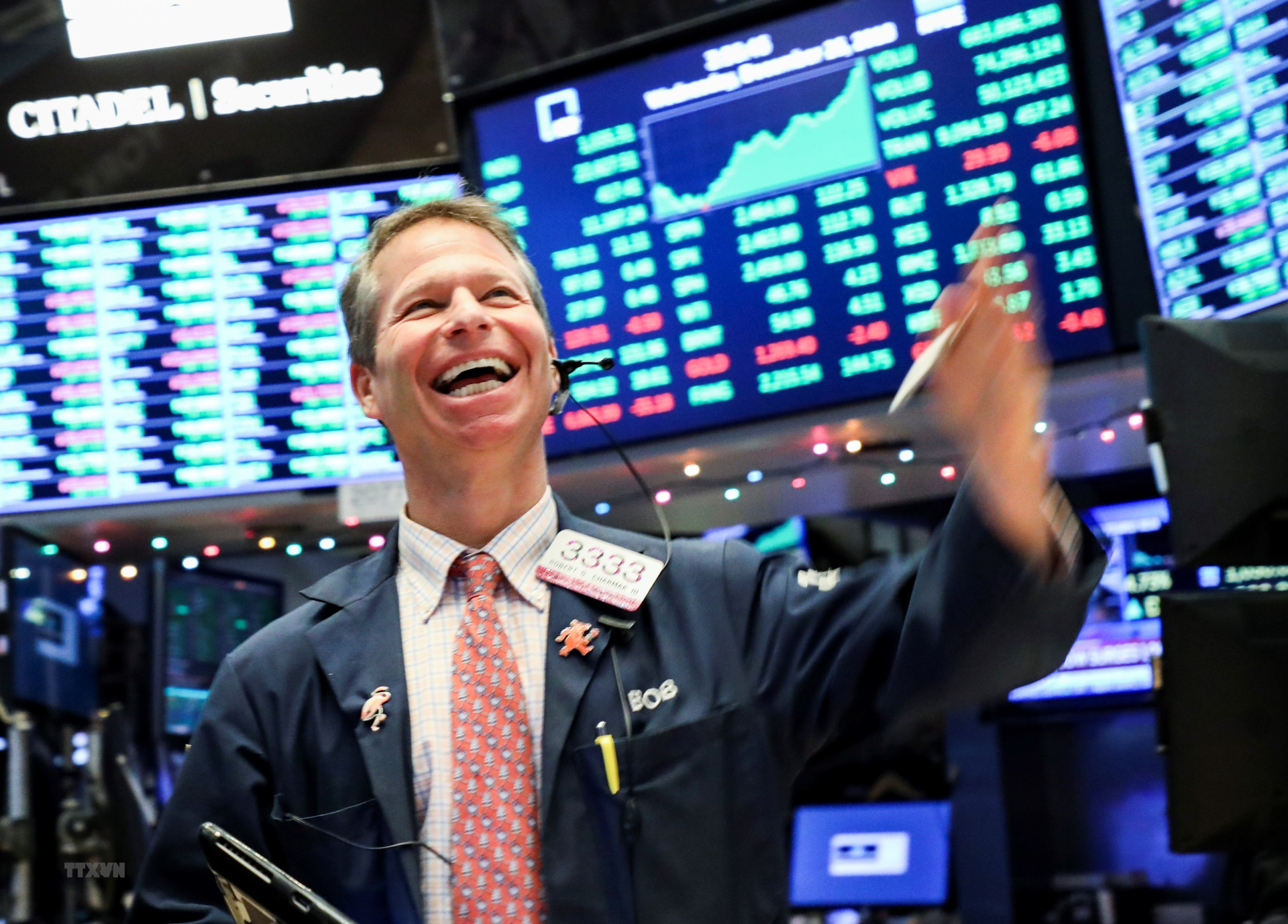Chứng khoán Mỹ bật tăng, Dow Jones ghi nhận tuần tăng đầu tiên kể từ tháng 5