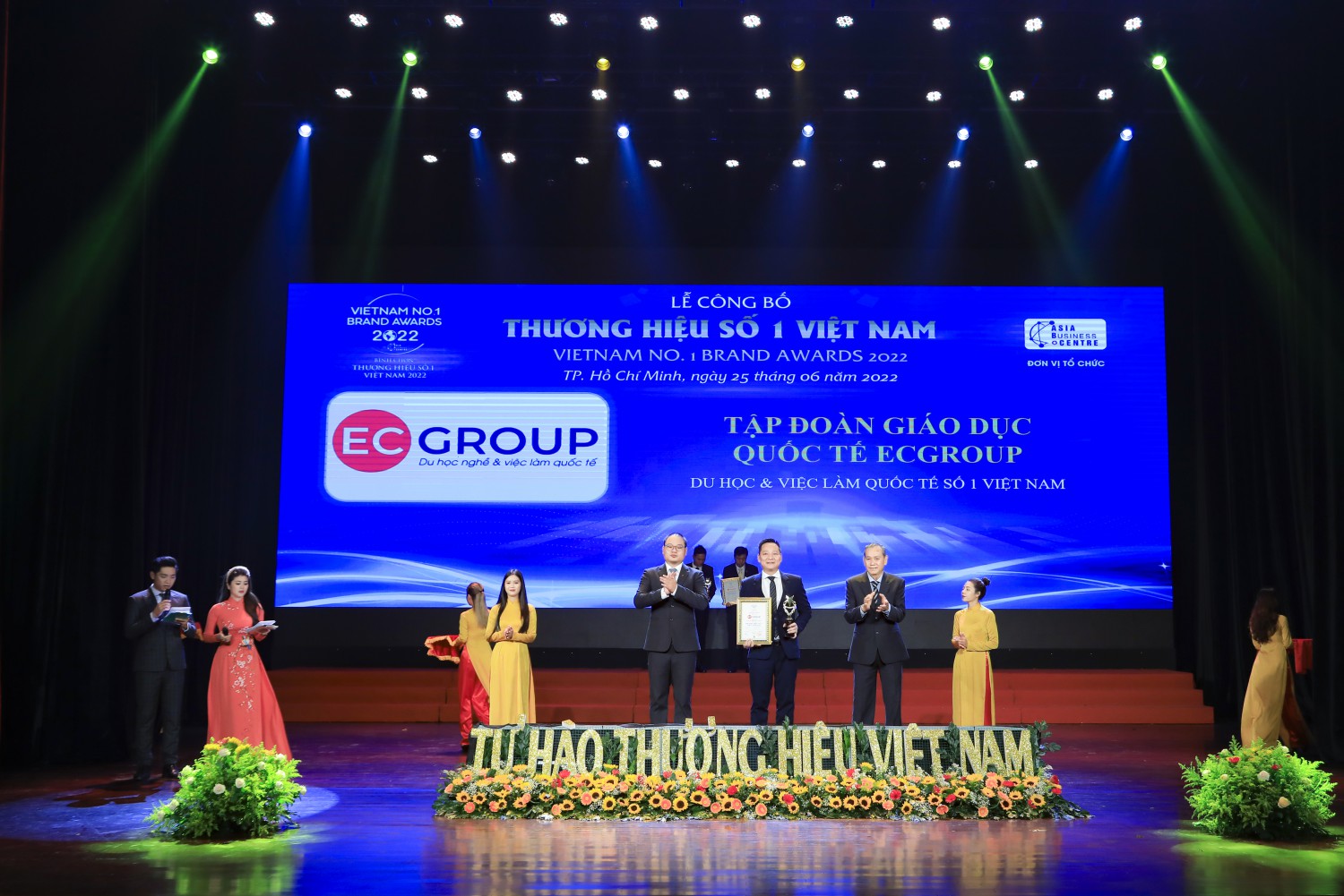 EC Group vinh dự nhận giải thưởng “Thương hiệu số 1 Việt Nam” năm 2022
