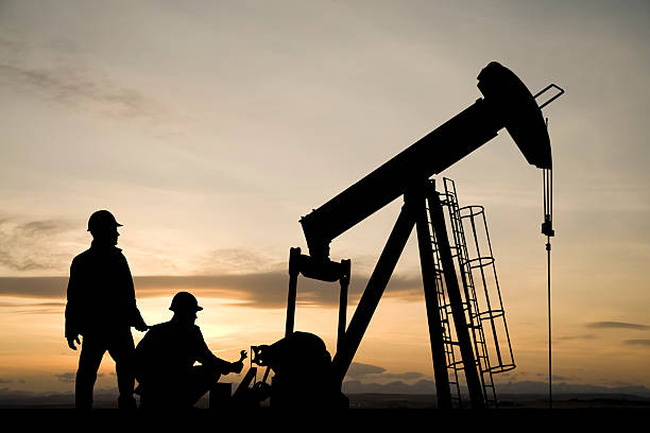 Giá dầu duy trì trên 100 USD/thùng trong năm 2022