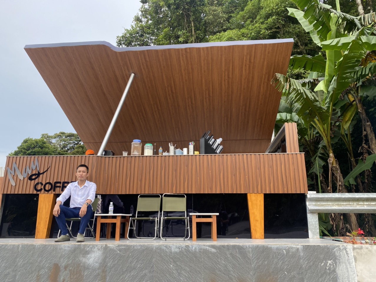 Thơ Nguyễn Văn Long: Chẳng hẹn mà nay xin vòng tay