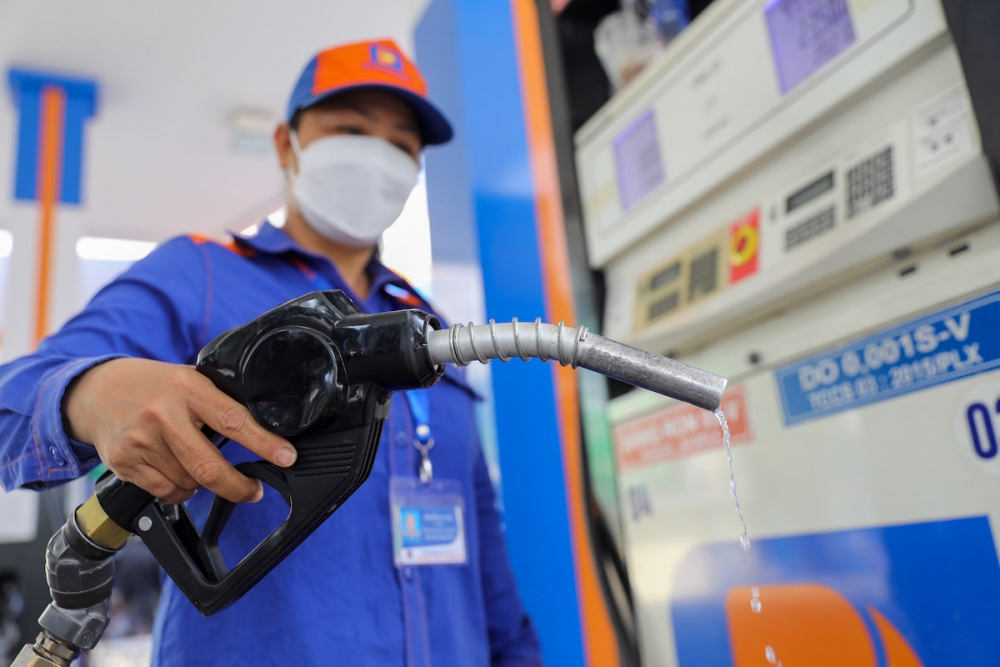 Thuế bảo vệ môi trường với xăng dầu, mỡ nhờn chính thức giảm kịch sàn 