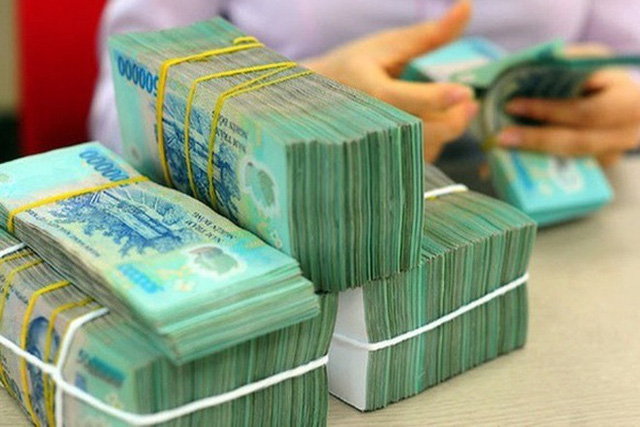 Người dân tiếp tục đổ xô gửi tiết kiệm