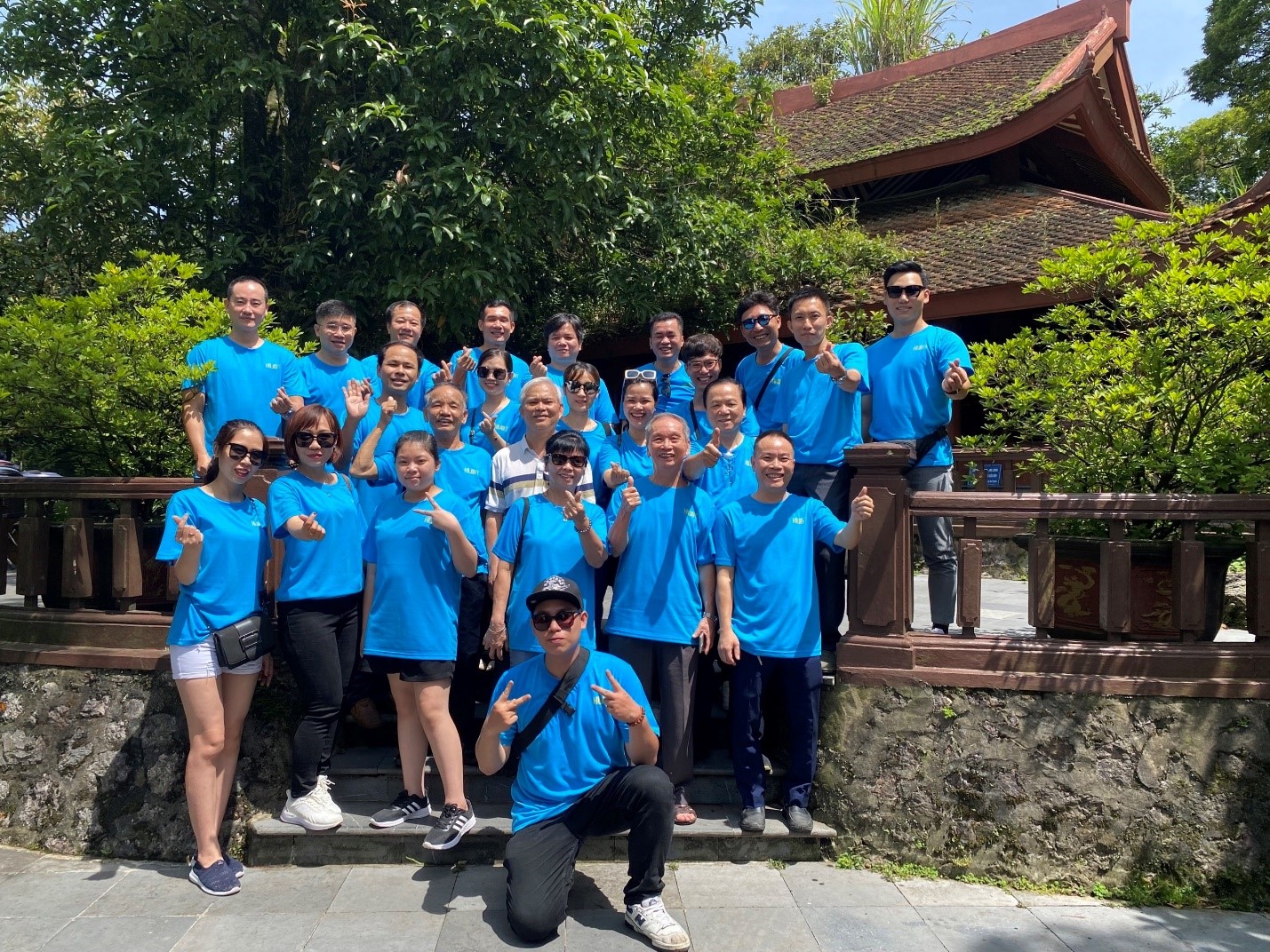 Trung tâm Truyền thông trường Đại học Kinh doanh và Công nghệ Hà Nội tổ chức hoạt động về nguồn dâng hương Đền thờ Bác Hồ