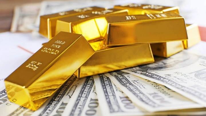Giá vàng thế giới ít biến động, trong nước rơi tự do