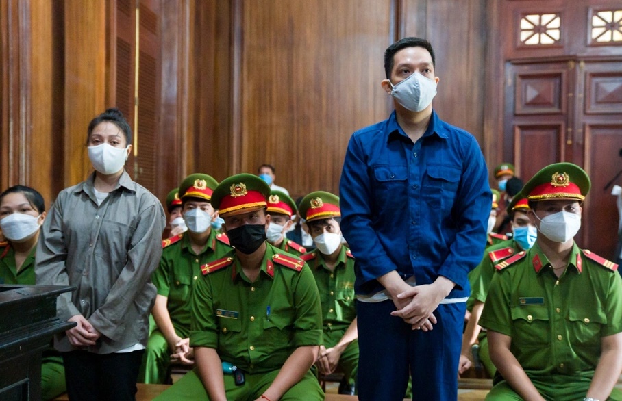 Vụ bạo hành bé 8 tuổi tử vong: Hoãn phiên tòa, trả hồ sơ điều tra bổ sung