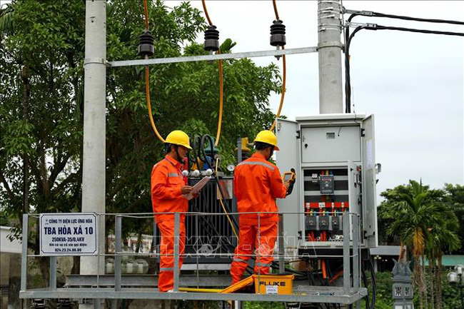 Đảm bảo cung ứng đủ điện cho sản xuất, kinh doanh và tiêu dùng của nhân dân