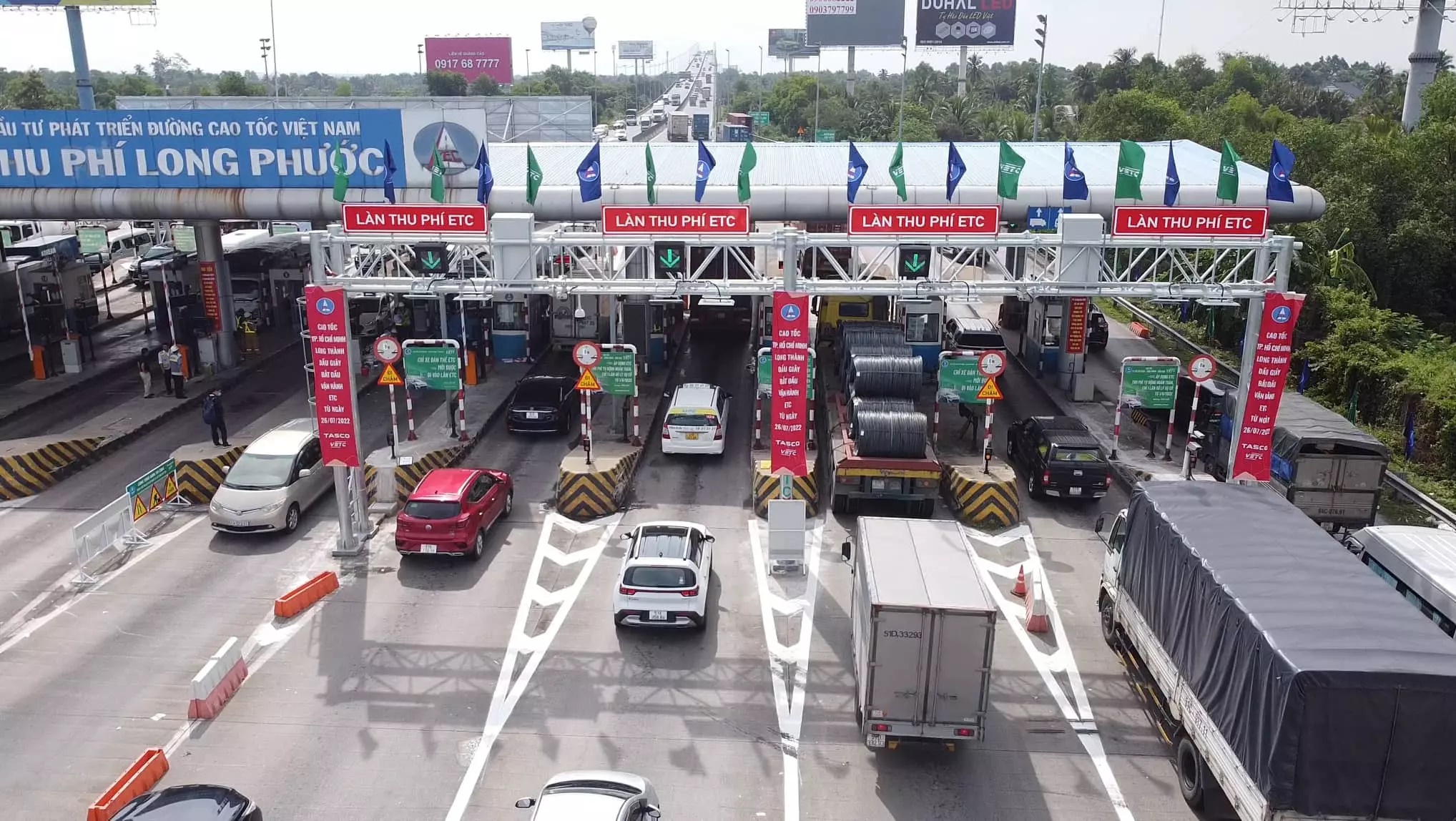 Từ 1/8, có thể tước bằng lái ô tô đi vào cao tốc mà không dán thẻ thu phí tự động