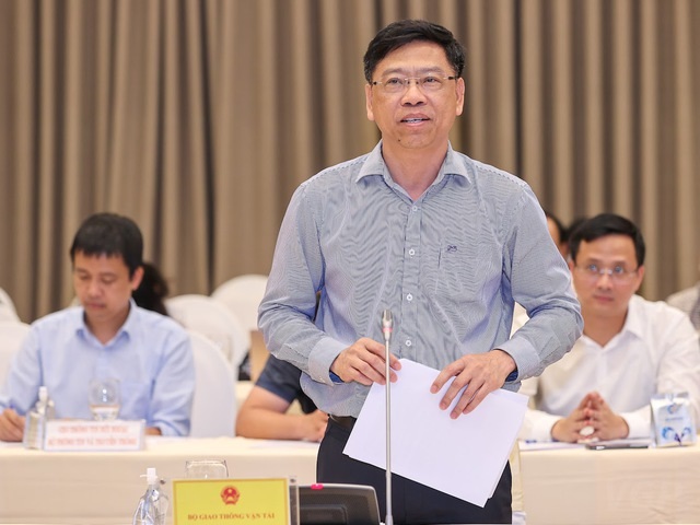 Thứ trưởng Bộ GTVT lý giải chuyện giá xăng dầu giảm nhưng giá vận tải chưa giảm