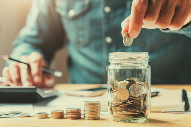 Warren Buffett chỉ ra sai lầm khi mọi người tiết kiệm tiền bạc