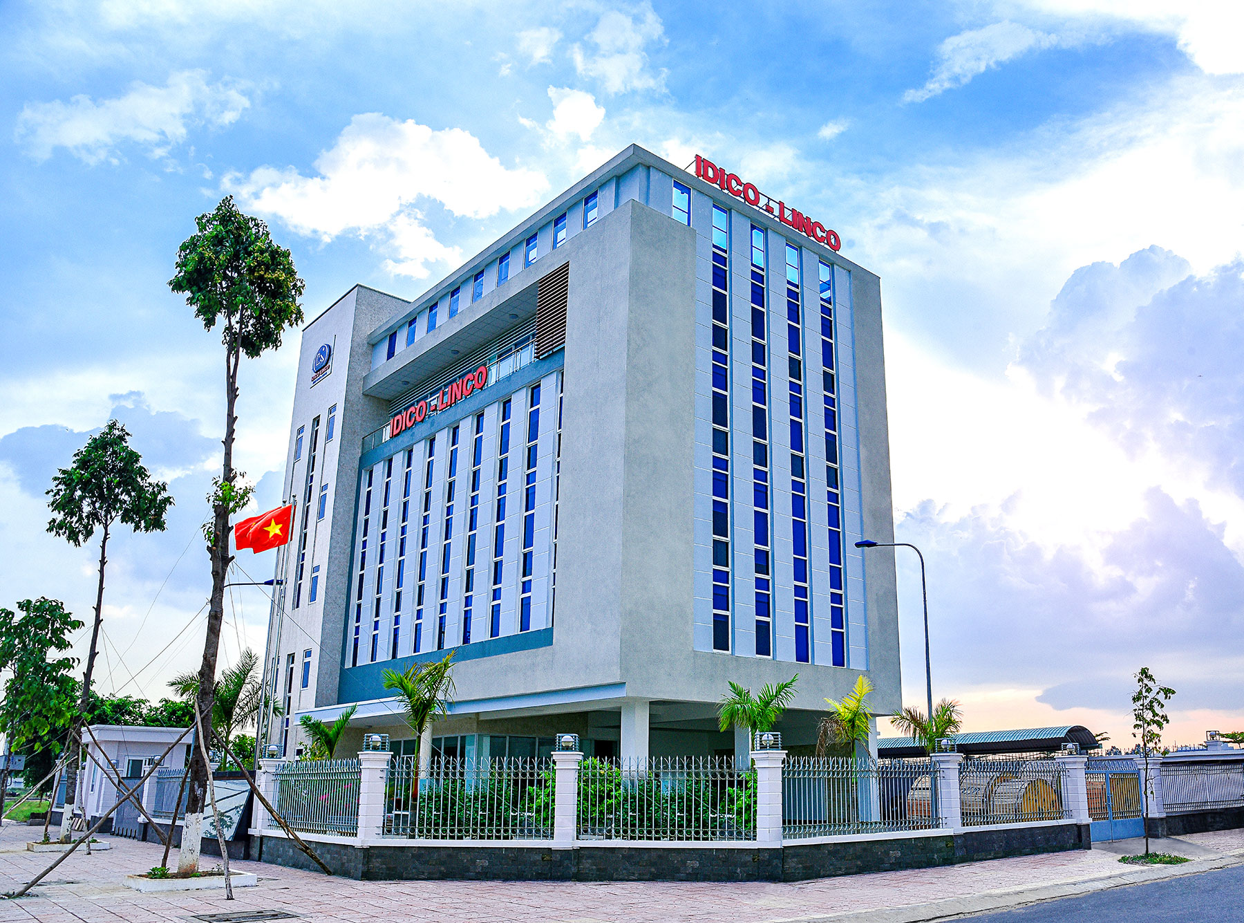 IDC nhận chuyển nhượng cổ phiếu UIC từ quỹ đầu tư AFC Vietnam Fund