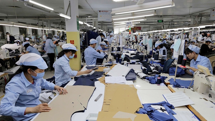 VNDirect: Cổ phiếu dệt may chưa đủ “sức hút” dù định giá “hạt dẻ”
