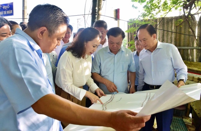 Bí thư, Chủ tịch Hà Nội thị sát dự án trạm bơm 4.700 tỷ đồng 'lụt' tiến độ