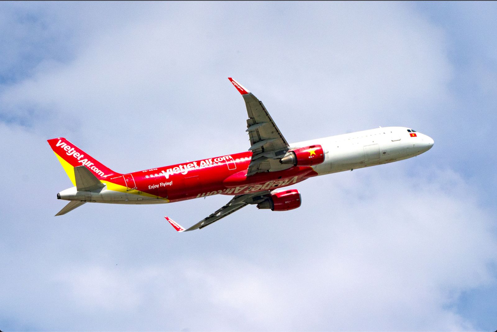 Mừng Đại lễ, đón ưu đãi cùng Vietjet với triệu vé khuyến mãi khám phá Việt Nam