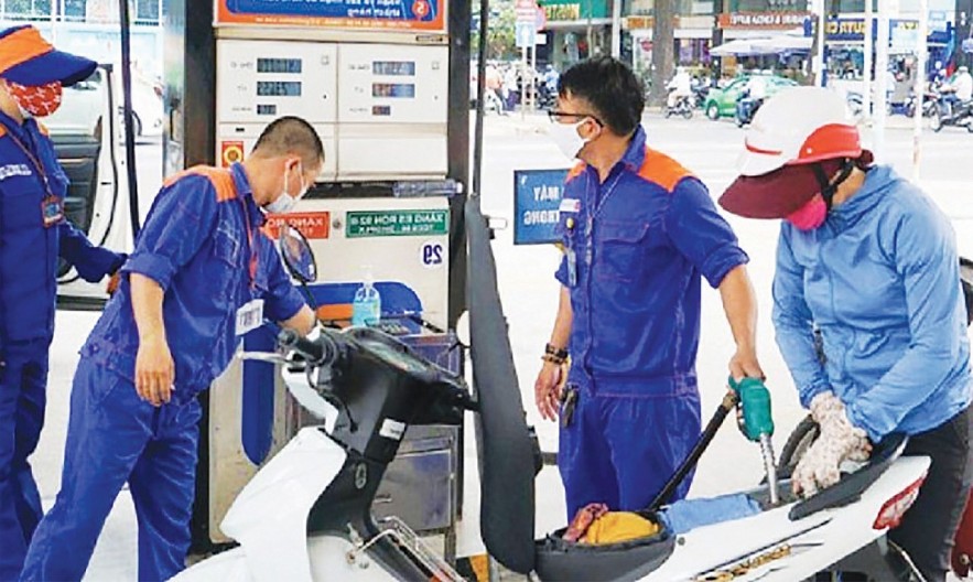 Giá xăng giảm nhẹ, giá dầu tăng mạnh từ chiều nay (5/9)