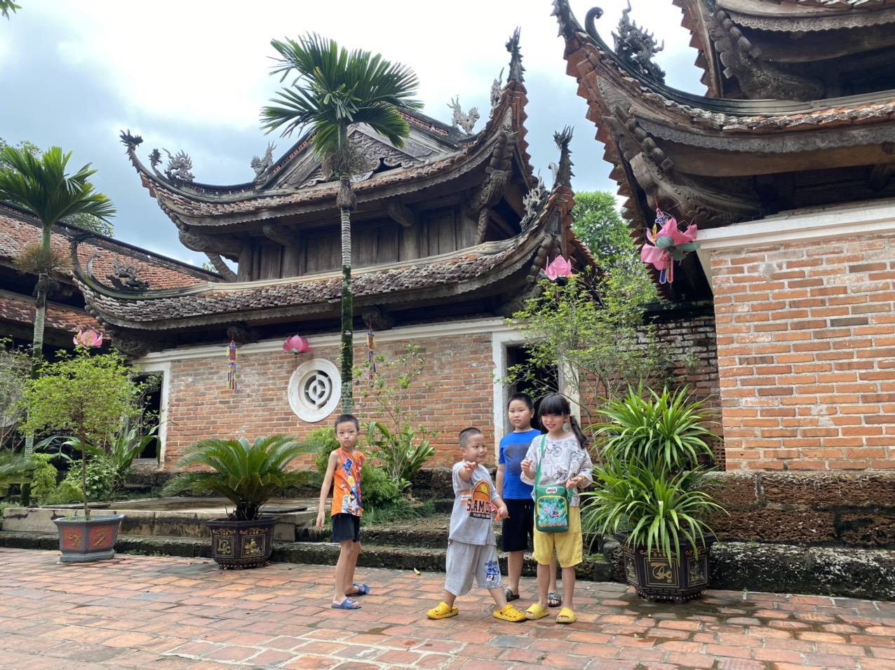 Thơ Nguyễn Văn Long: Đường Hoa Ta Về Chốn Tây Phương