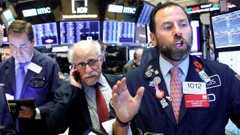 Dow Jones rơi xuống mức thấp nhất trong 2 tháng