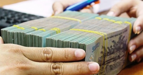 Lương công chức ngành bảo hiểm cao gấp 1,8 lần lương công chức bình thường
