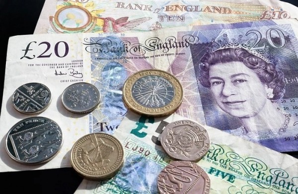 Đồng Bảng Anh chạm mức thấp kỷ lục so với đồng USD