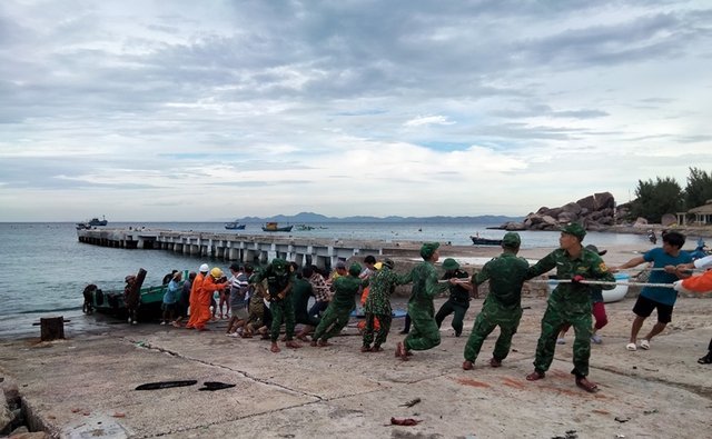Thủ tướng: Huy động cả hệ thống chính trị ứng phó với bão số 4