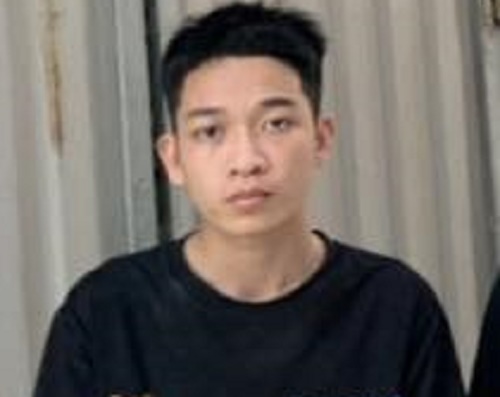 Hà Nội: Nam thanh niên vờ mua điện thoại rồi cướp giật tài sản