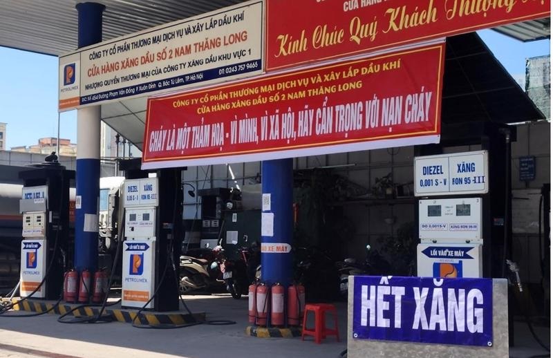 Doanh nghiệp xăng dầu đồng loạt 'kêu khổ', nói 'cắn răng' chịu lỗ triền miên