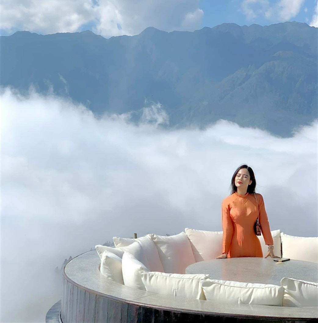 Thơ Nguyễn Văn Long: Đỏ Hoa Tình Hồn Khúc Chăng Tơ