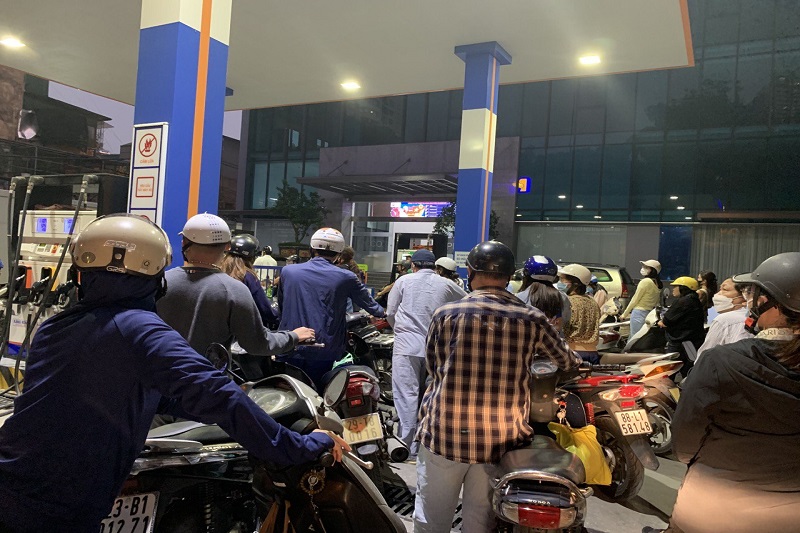 Thủ tướng yêu cầu Bộ Công Thương ổn định thị trường xăng dầu
