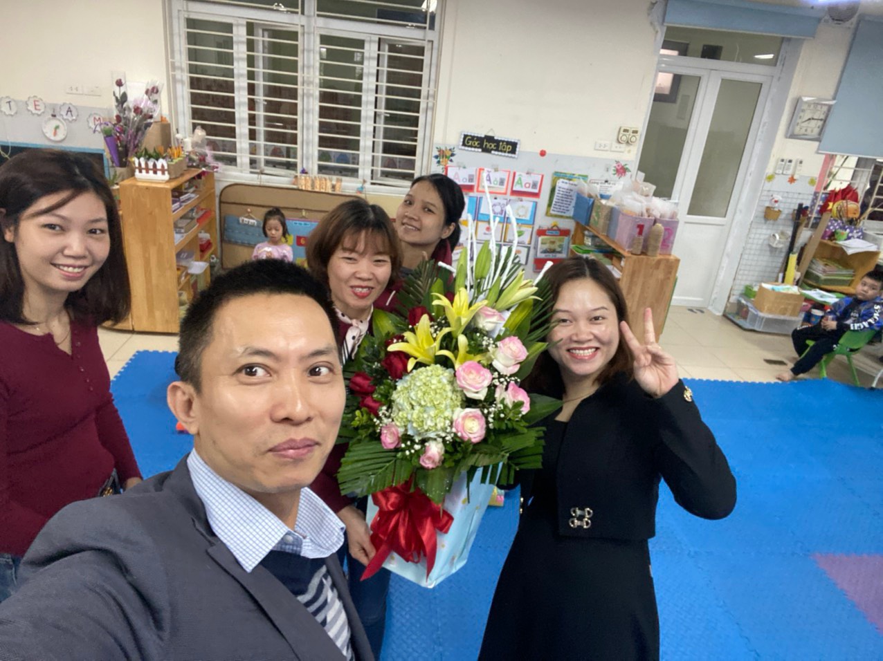 Thơ Nguyễn Văn Long: Anh Chỉ Muốn Làm Thầy Trẻ Thơ