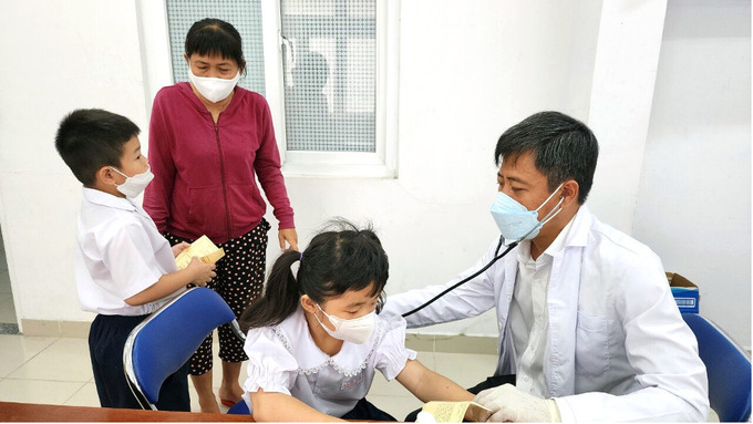 200 trẻ em quận 8 – TP. HCM được khám bệnh, tư vấn sức khỏe, cấp phát thuốc miễn phí