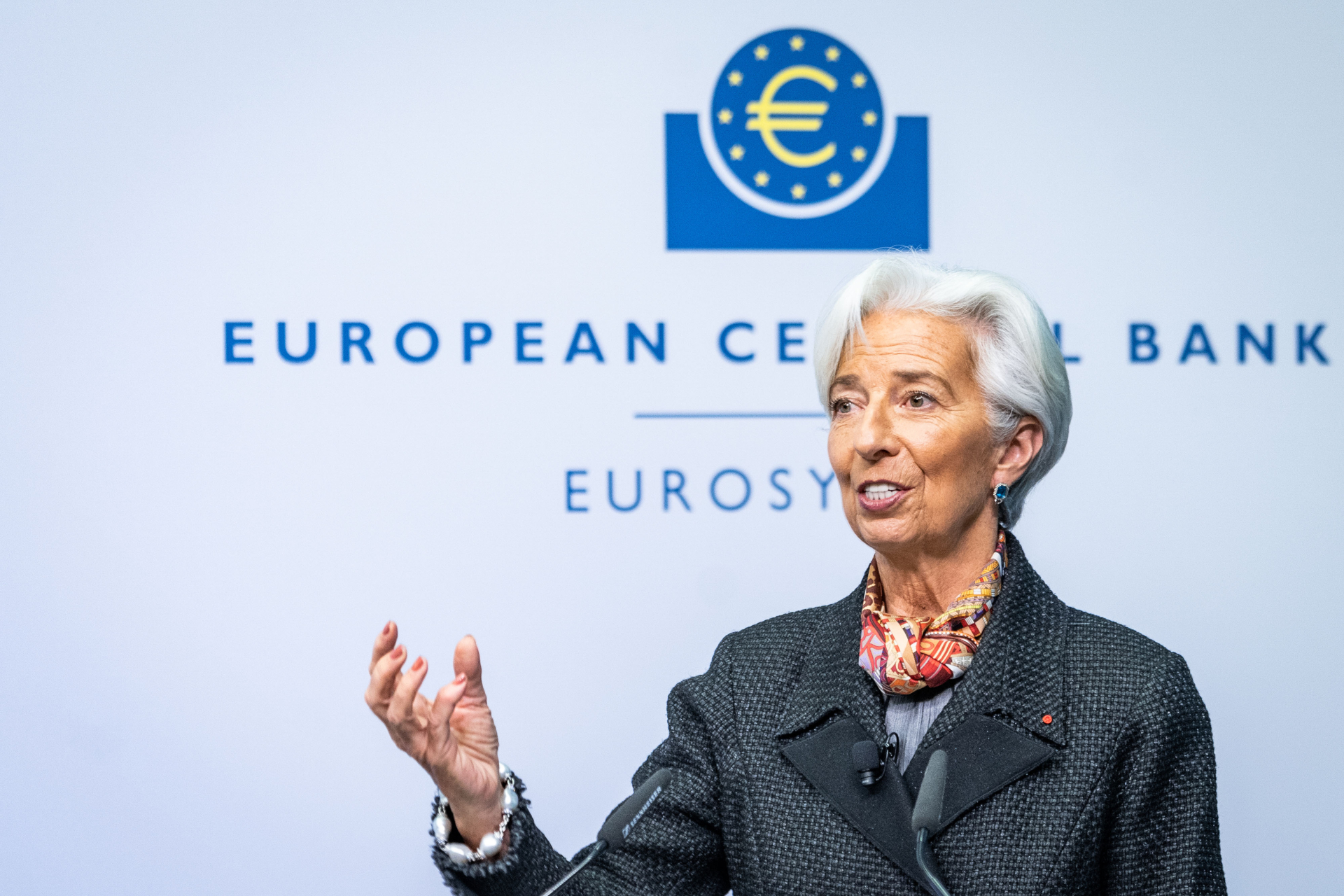 Chủ tịch ECB: ECB phải tiếp tục tăng lãi suất ngay cả khi rủi ro suy thoái gia tăng
