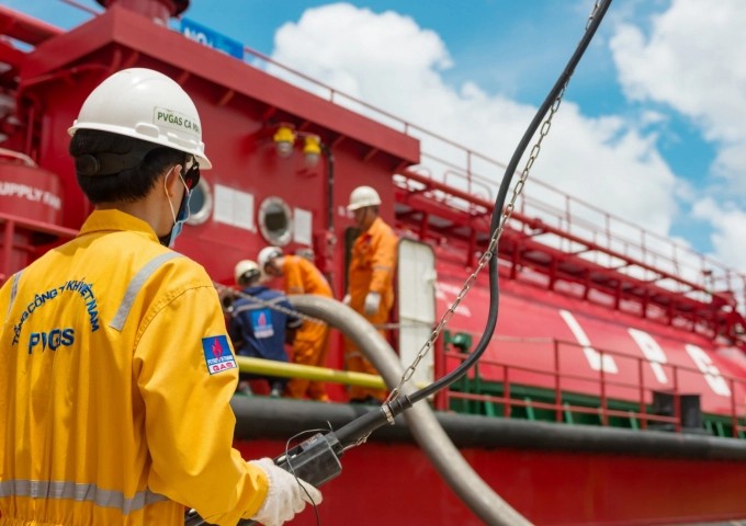 Cổ phiếu được khuyến nghị ngày 8/11: NT2, GAS, FPT
