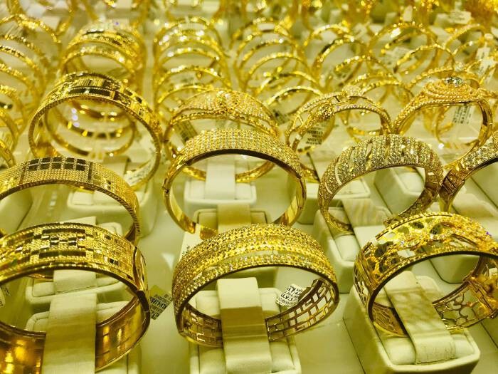 Giá vàng trong nước lùi về sát mốc 67 triệu đồng/lượng