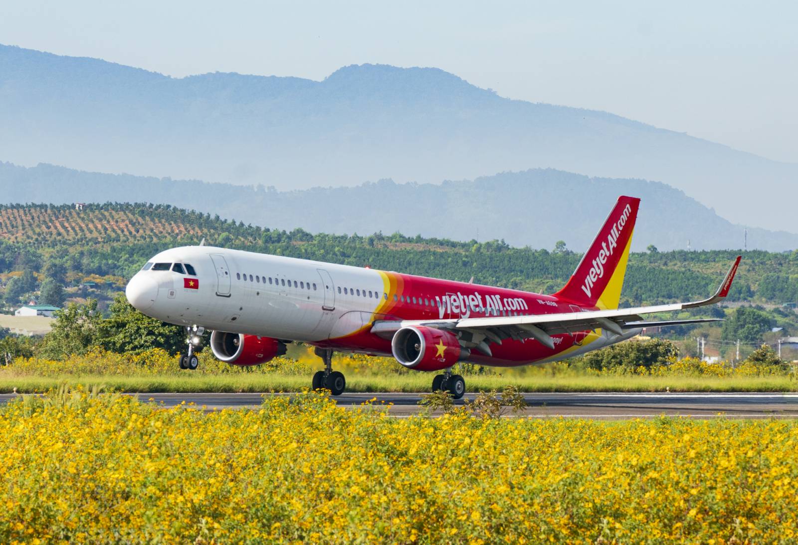 Tưng bừng chào đón khách hàng thứ 150 triệu, Vietjet tặng voucher trị giá tới 500.000 đồng cho khách hàng
