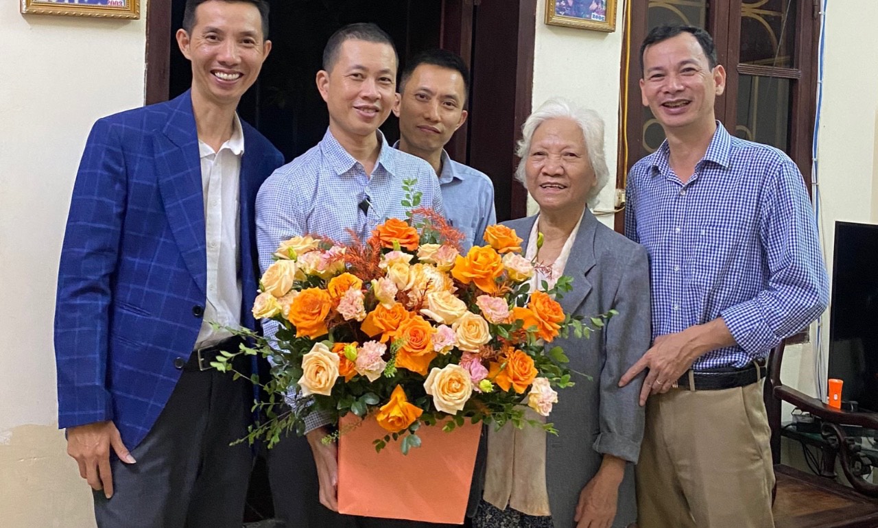 Thơ Nguyễn Văn Long: Em Vẫn Ghi Lời Cô Năm Nào