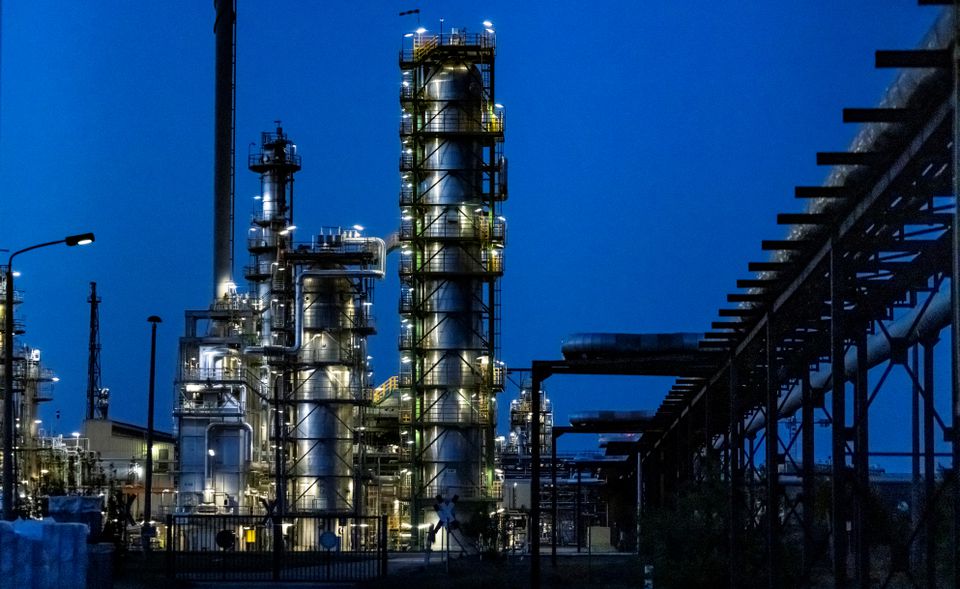 EU chia rẽ về mức giá trần đối với dầu của Nga