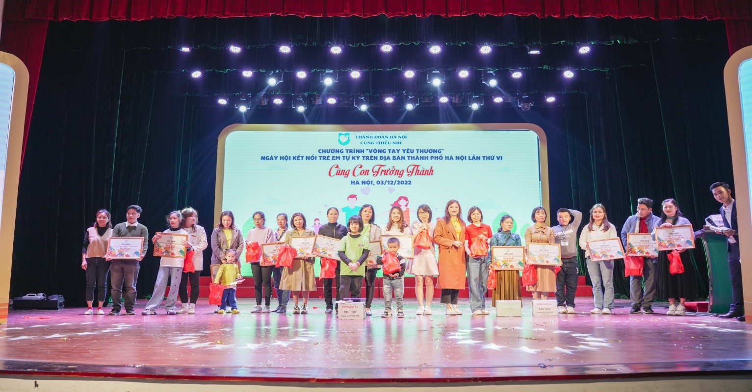 Công ty TNHH Vietpack đồng hành cùng chương trình Vòng tay yêu thương